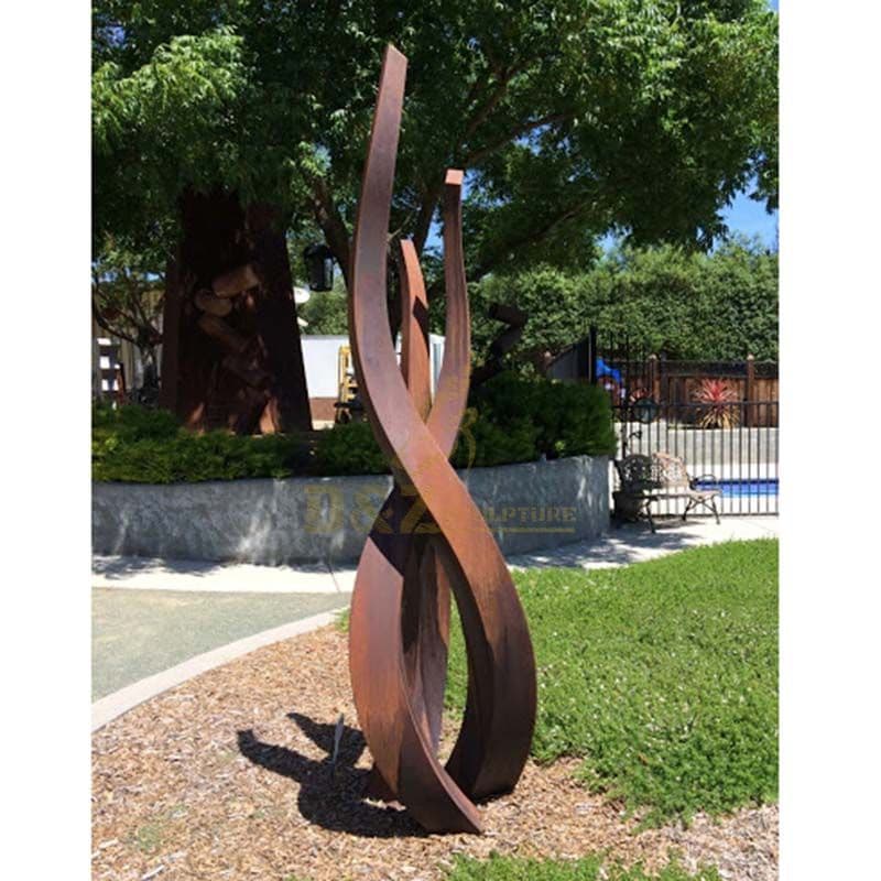 Maintenance-Free Rusty Metal Yard Art Design